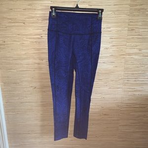 Lululemon Navy with Black Paisley Pattern Size 4 Leggings